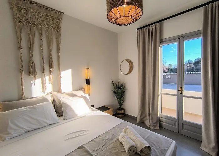 דירה Celestia Roοms And Apartments אגיה פאראסקבי