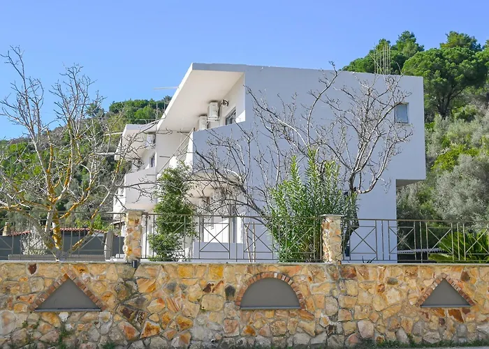 Celestia Roοms And Apartments * אגיה פאראסקבי