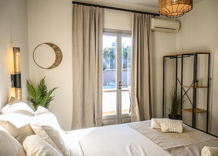 Celestia Roοms And Apartments * אגיה פאראסקבי