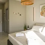 Apartamento Celestia Roοms And *